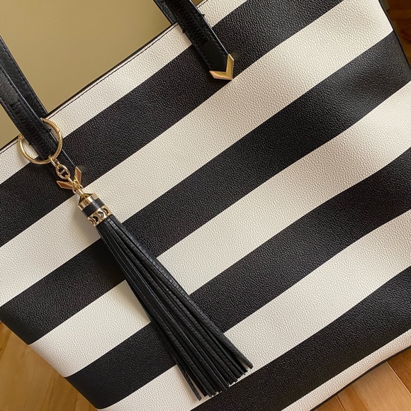 ⭐️HP⭐️ NWT STELLA & DOT Fillmore Tote With Tassel🖤 - Picture 3 of 11
